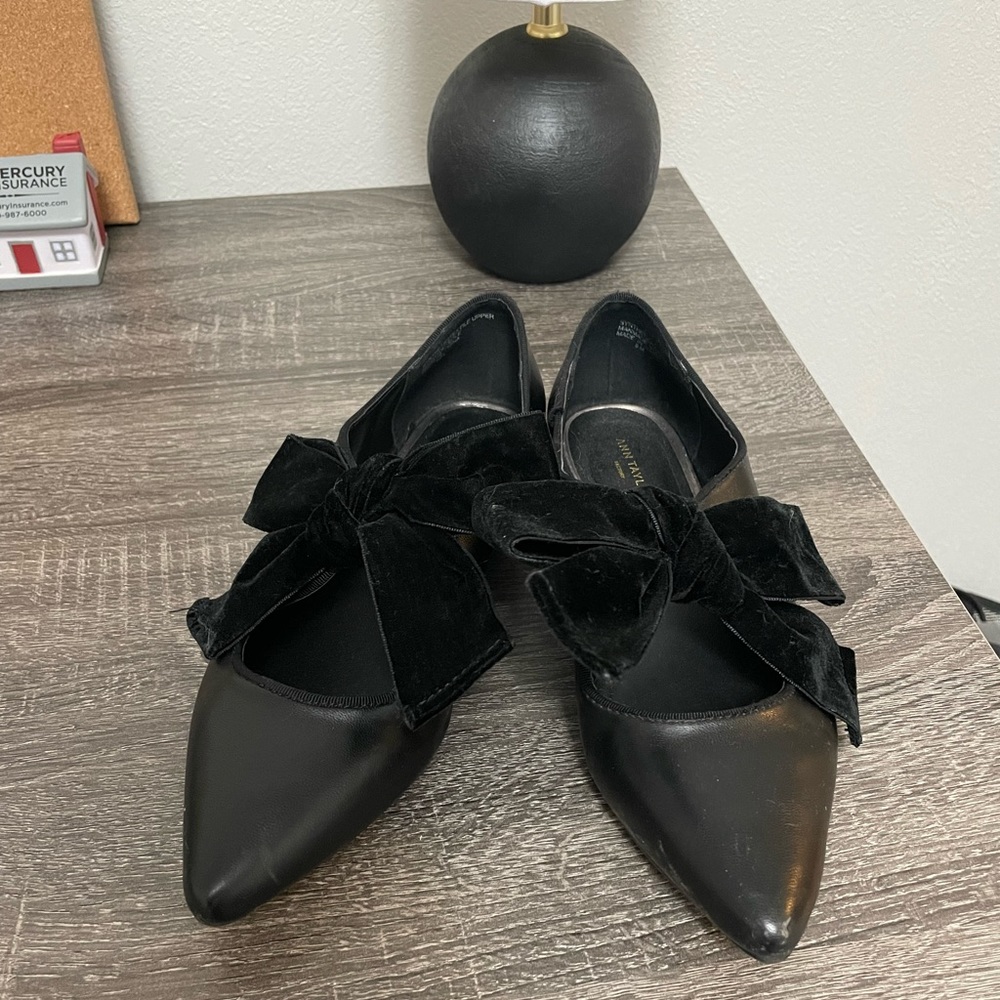 Ann Taylor black flats